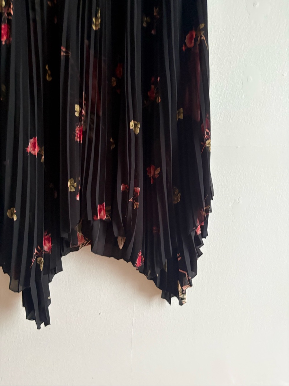 Aritzia Wilfred Sz 2 Black Dubois Floral Pleated Asymmetrical Hem Midi Skirt - Picture 7 of 9